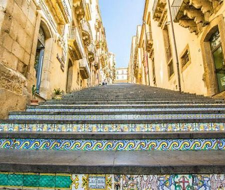 A Due Passi Dalla Scalinata Rooms Caltagirone Εξωτερικό φωτογραφία