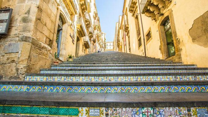 A Due Passi Dalla Scalinata Rooms Caltagirone Εξωτερικό φωτογραφία